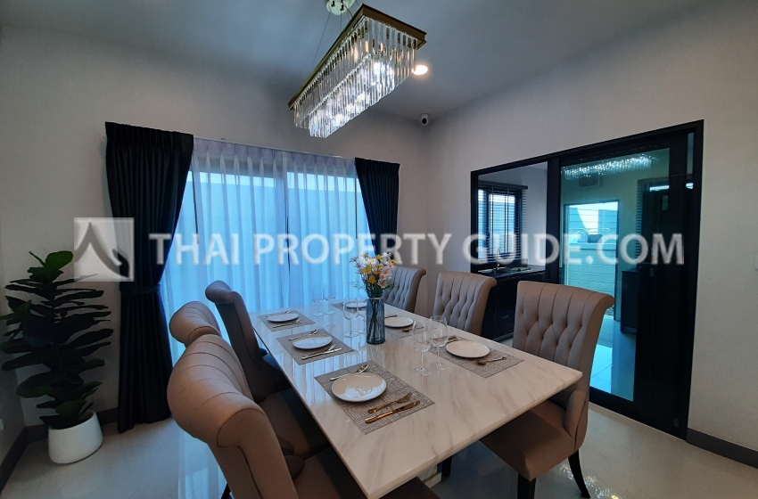 House with Shared Pool in Bangnatrad 